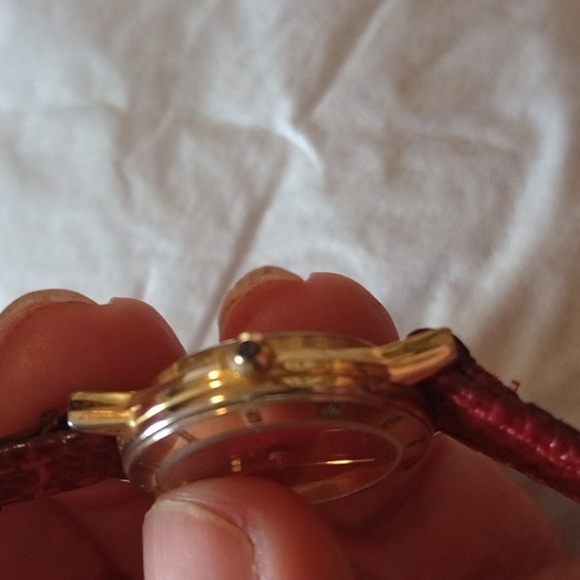 Gucci ladies watch with leather band (W003) - Picture 6 of 6